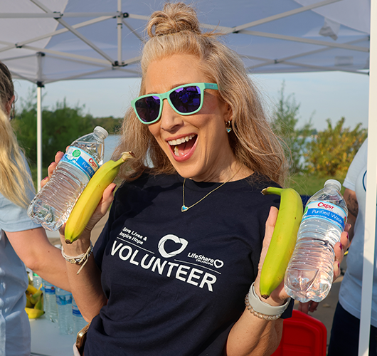 Volunteer helping hand out bananas and water at the race.